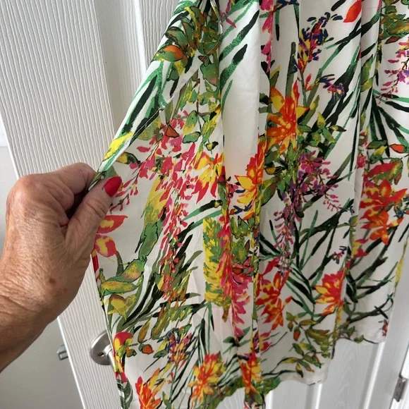 NWT Adelyn Rae Floral Jumper Size Medium - Picture 13 of 15